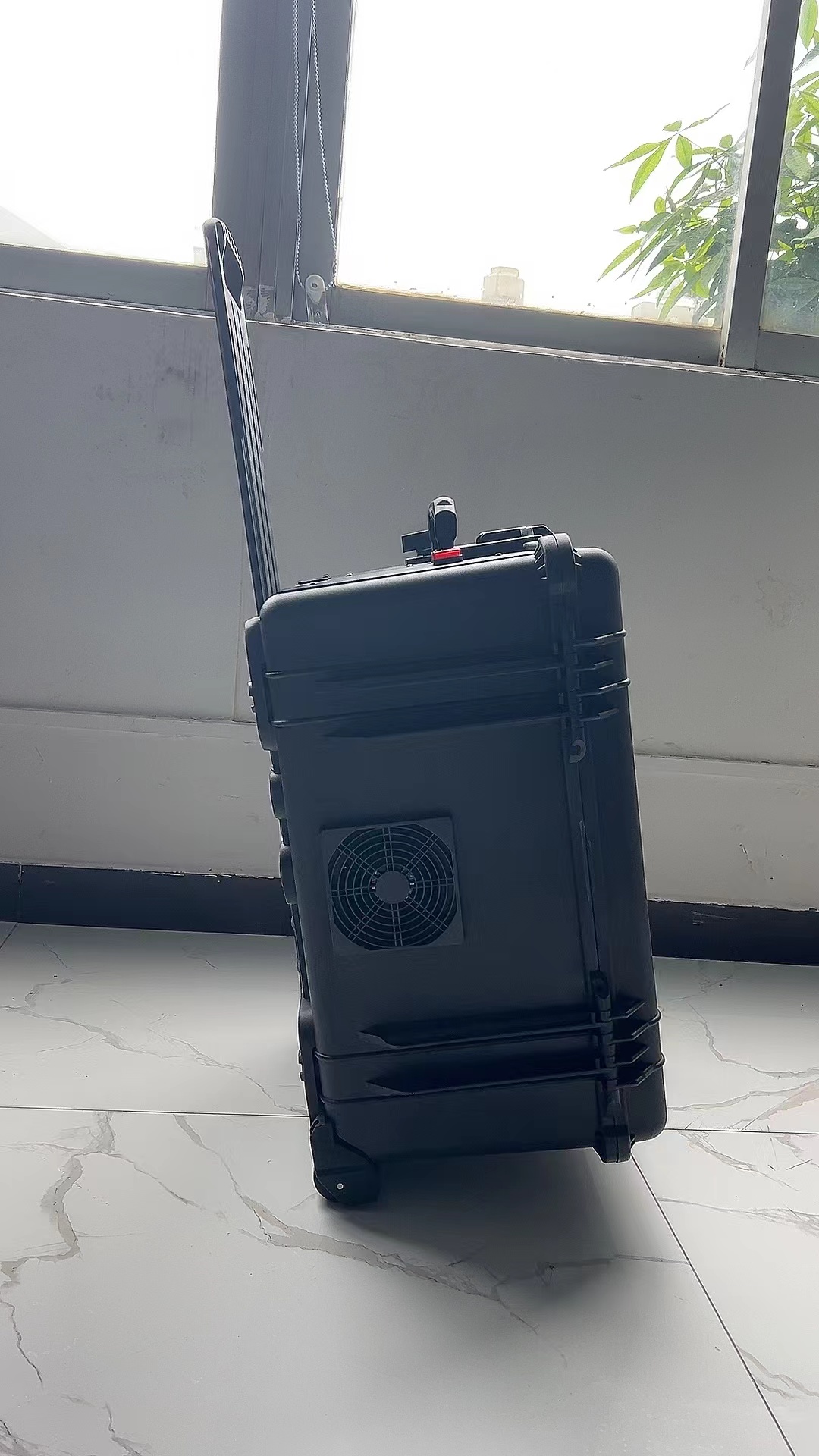 元氏手拉箱型移动通信干扰器